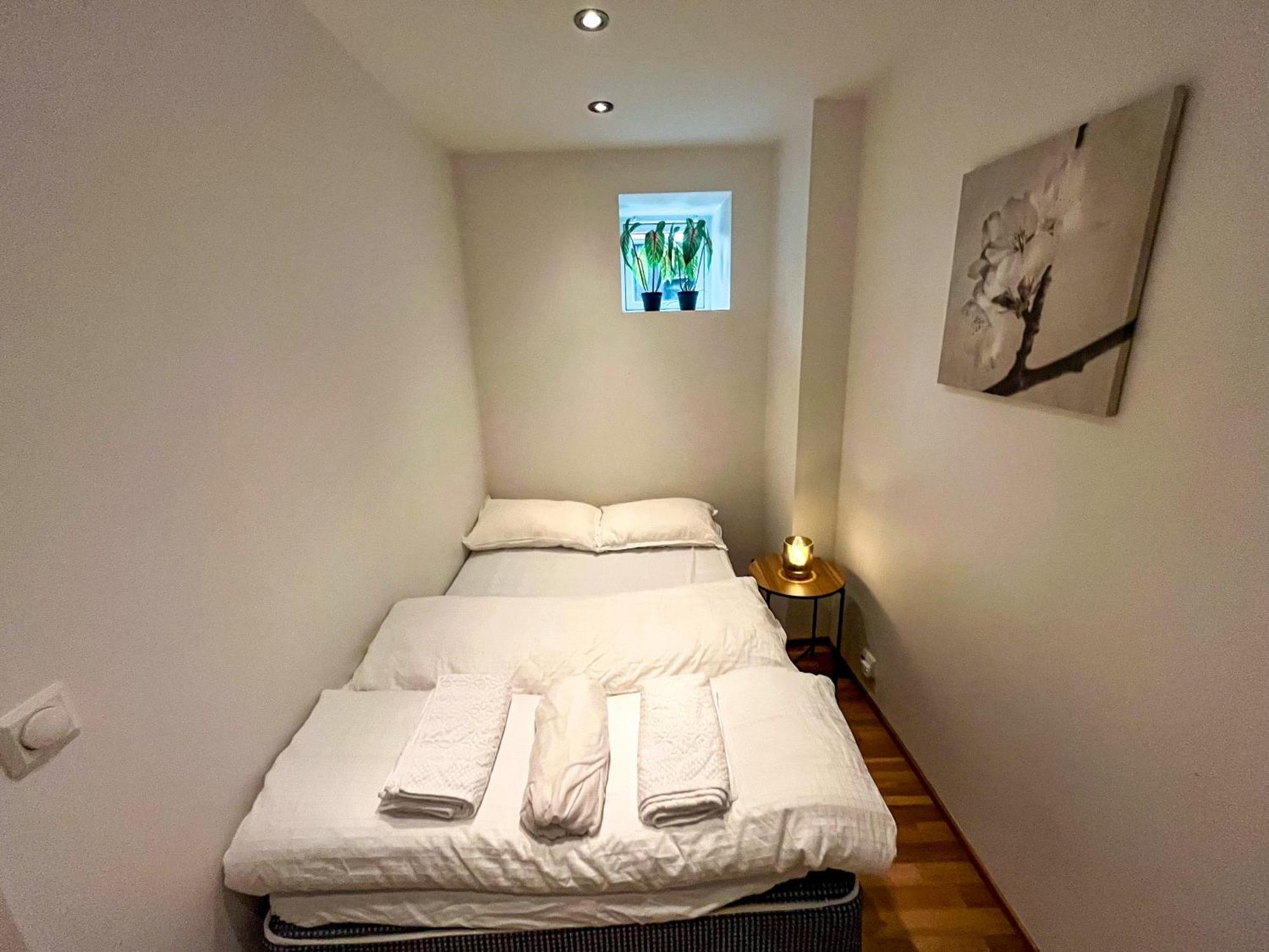 Two-Bedroom City Apartment With Fire Place, Free Parking And Fjordview Terrace - Calm And Central Ålesund Esterno foto