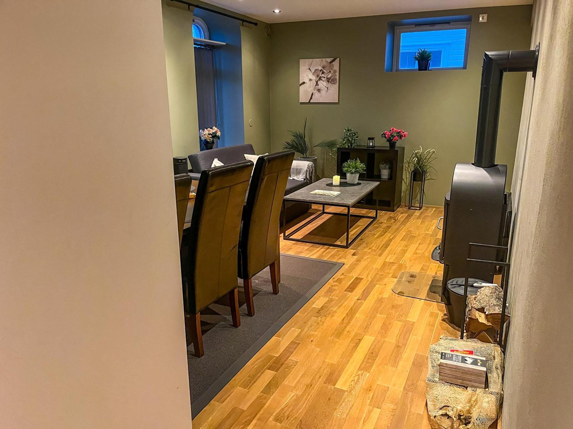 Two-Bedroom City Apartment With Fire Place, Free Parking And Fjordview Terrace - Calm And Central Ålesund Esterno foto