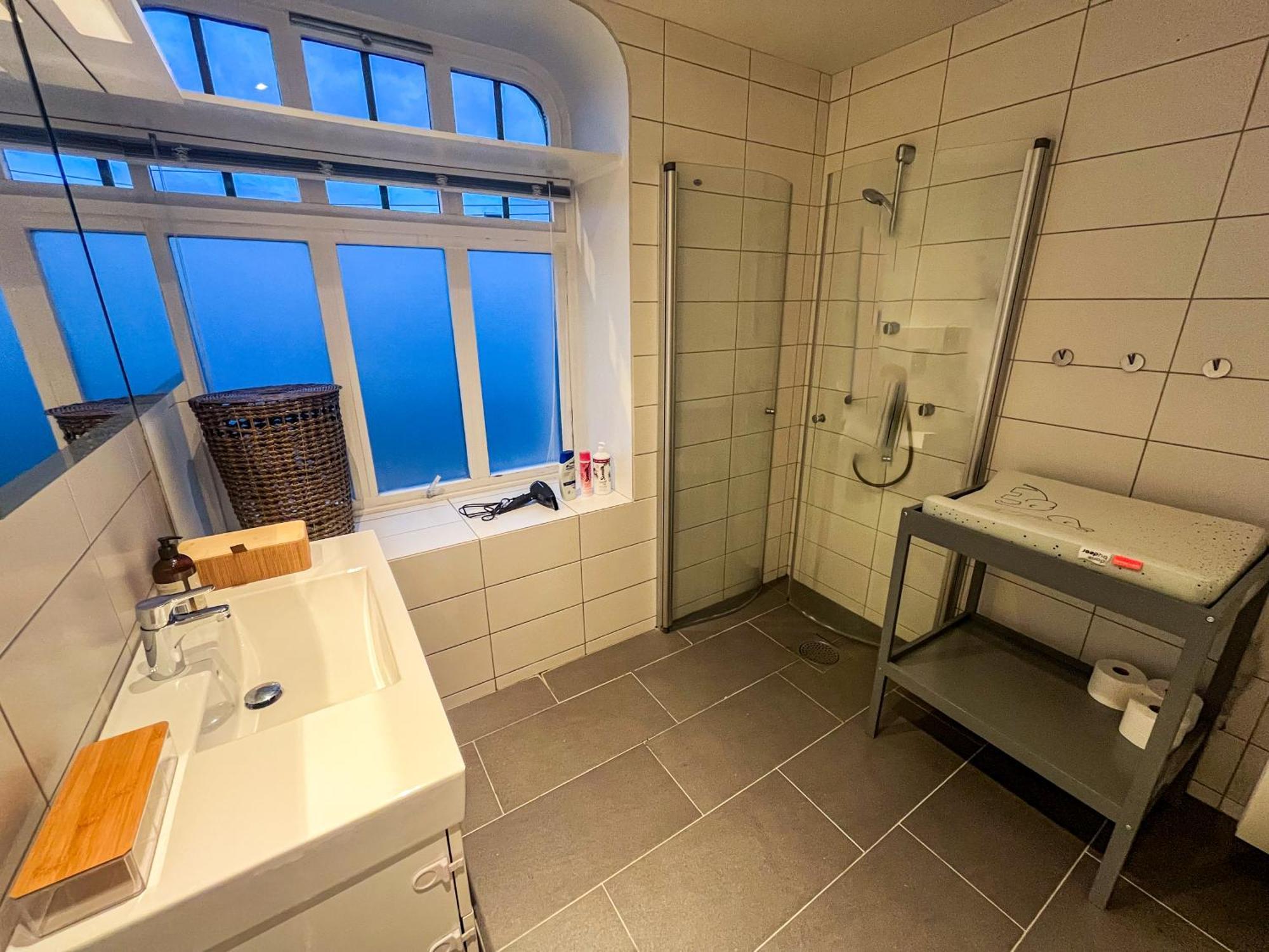 Two-Bedroom City Apartment With Fire Place, Free Parking And Fjordview Terrace - Calm And Central Ålesund Esterno foto