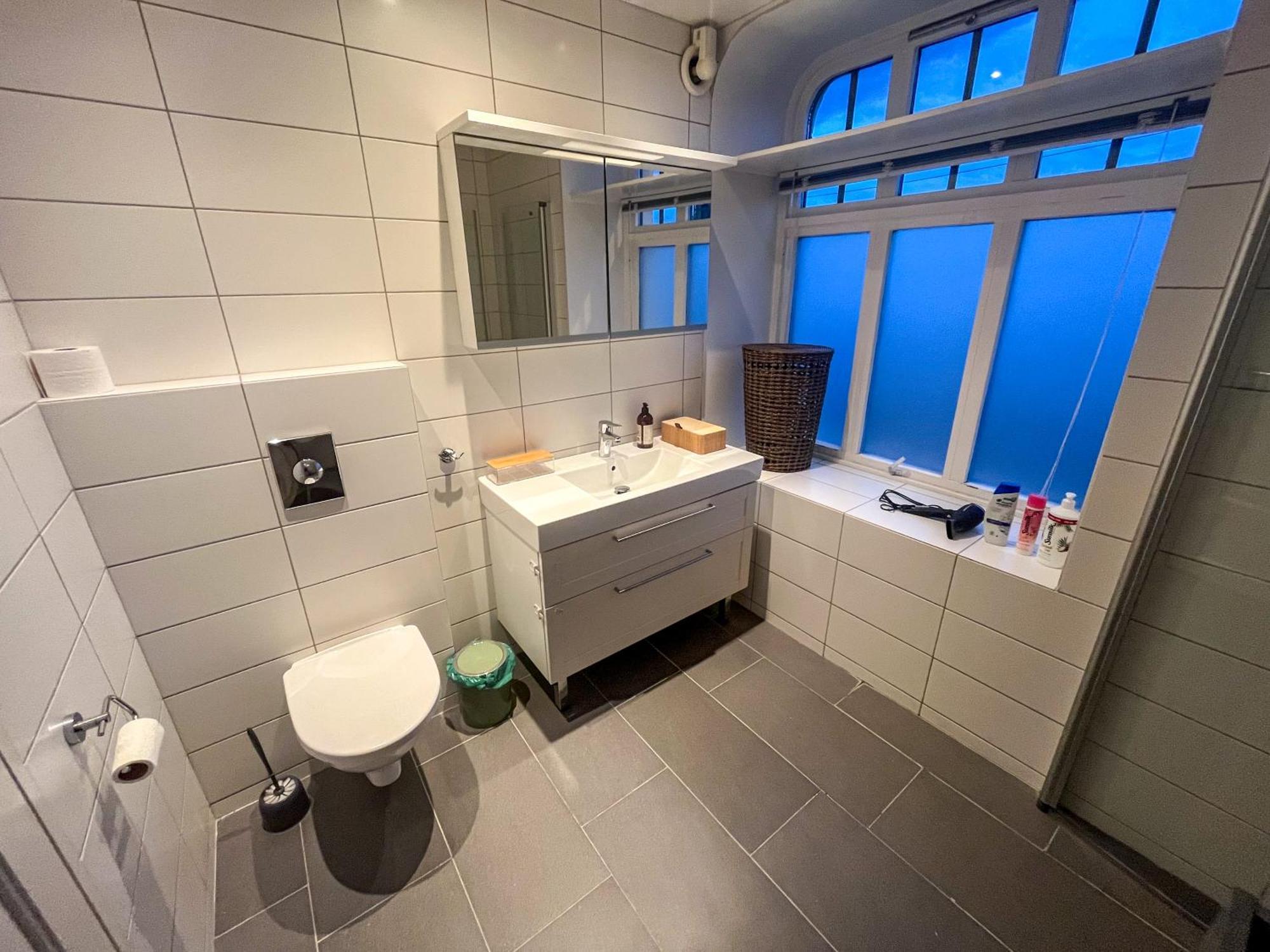 Two-Bedroom City Apartment With Fire Place, Free Parking And Fjordview Terrace - Calm And Central Ålesund Esterno foto